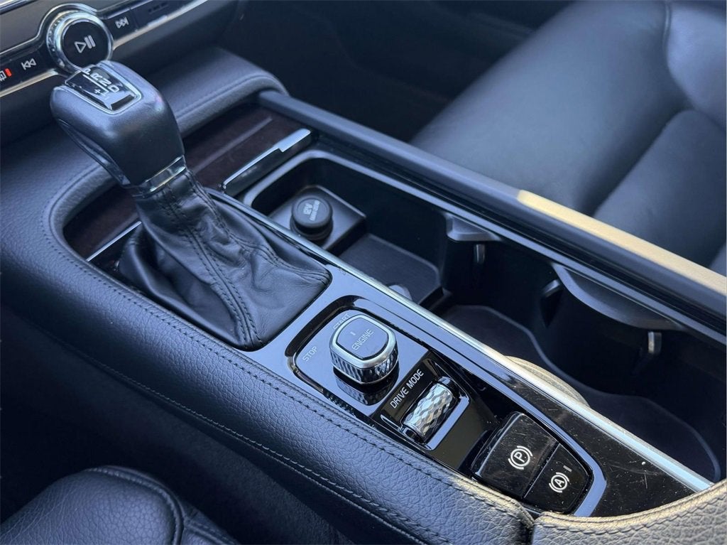 2018 Volvo S90 T6 Momentum