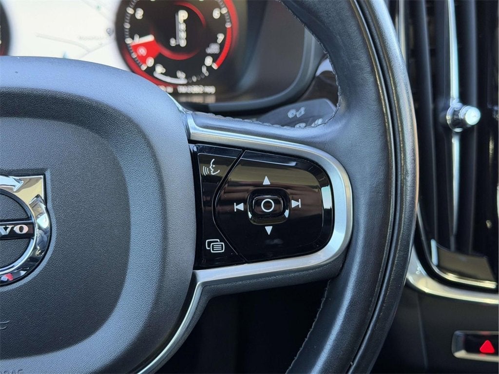 2018 Volvo S90 T6 Momentum