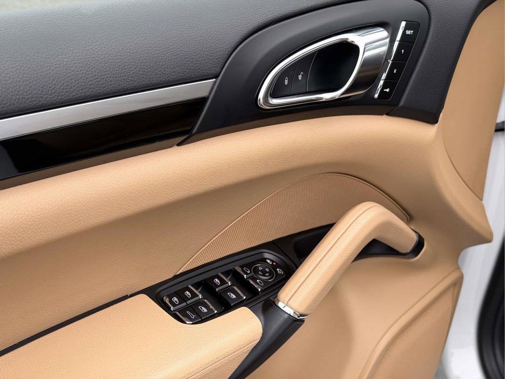 2016 Porsche Cayenne Base