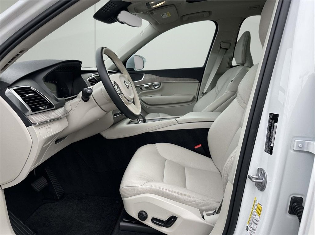 2024 Volvo XC90 B6 Plus Bright Theme