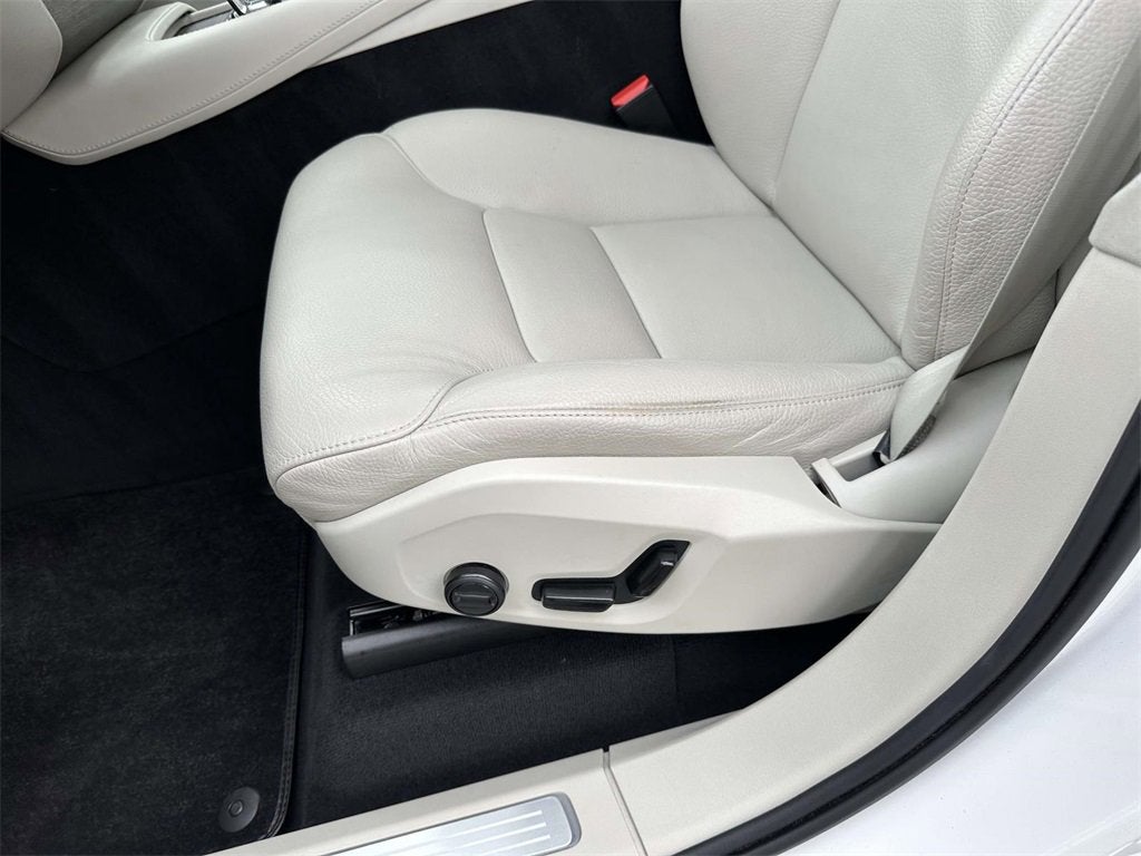 2024 Volvo XC90 B6 Plus Bright Theme