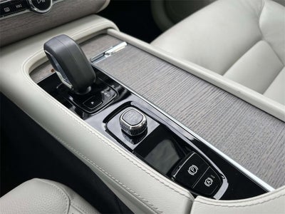 2024 Volvo XC90 B6 Plus Bright Theme