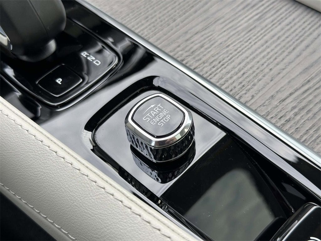 2024 Volvo XC90 B6 Plus Bright Theme