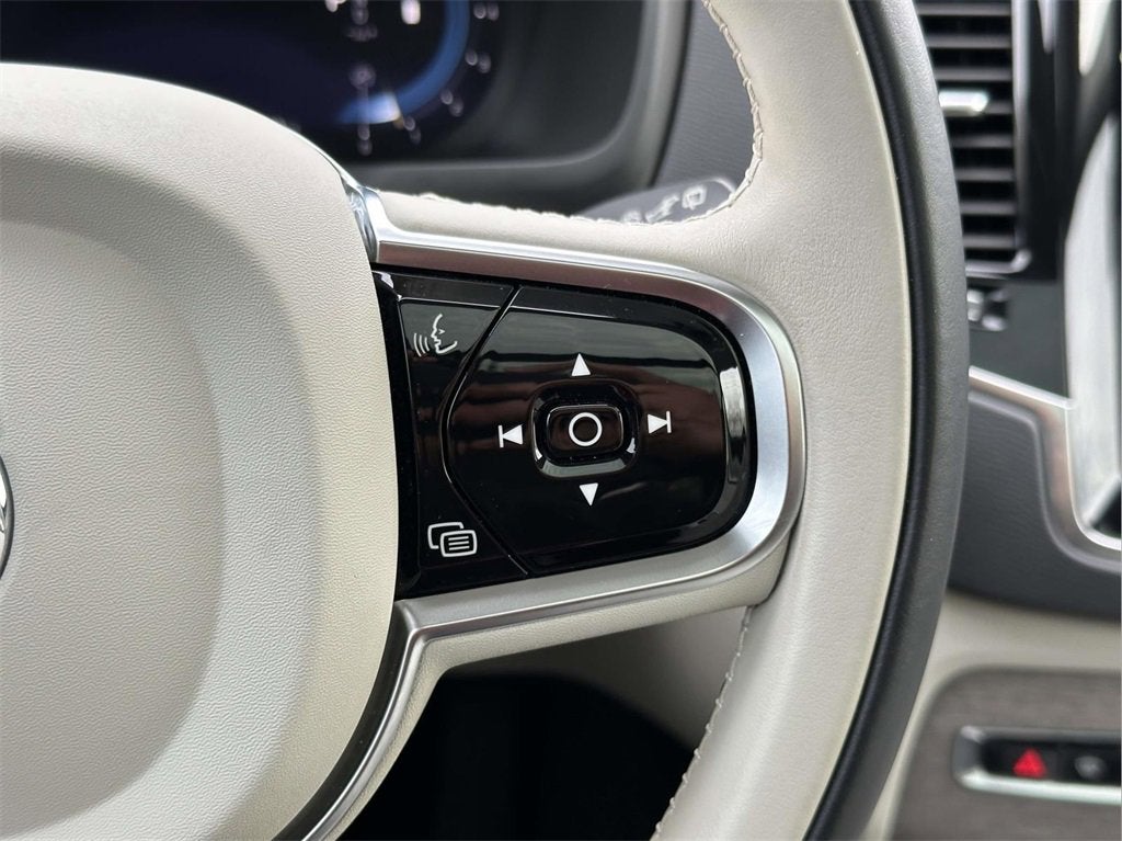 2024 Volvo XC90 B6 Plus Bright Theme