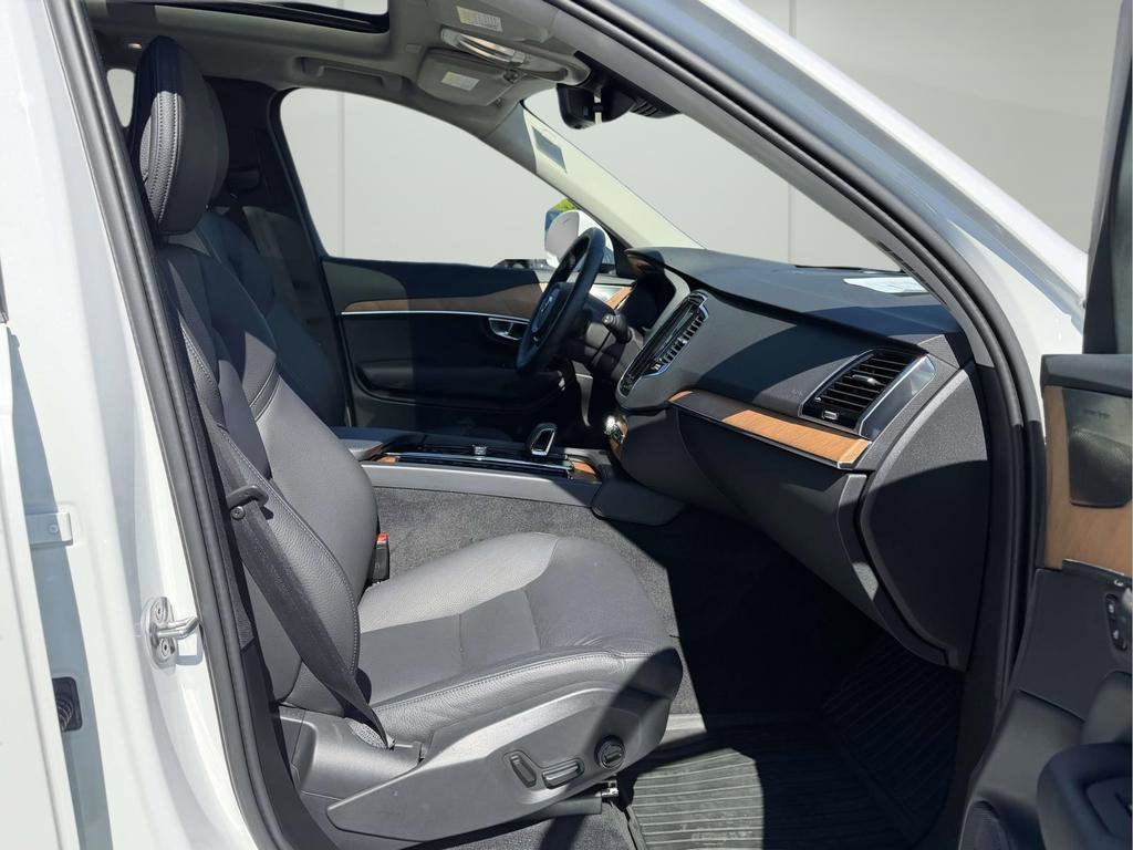 2024 Volvo XC90 B6 Plus Bright Theme