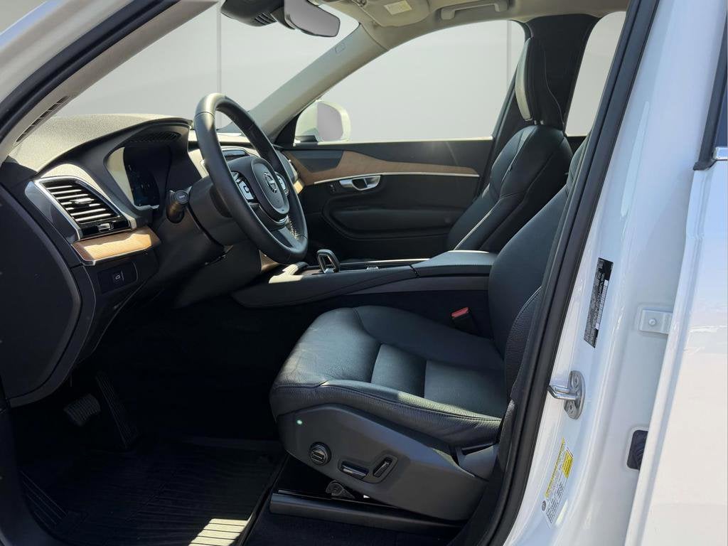 2024 Volvo XC90 B6 Plus Bright Theme