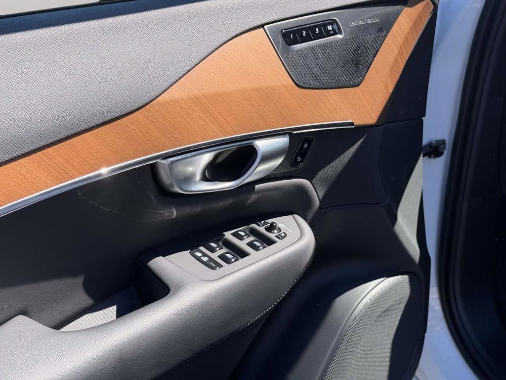 2024 Volvo XC90 B6 Plus Bright Theme