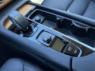 2024 Volvo XC90 B6 Plus Bright Theme