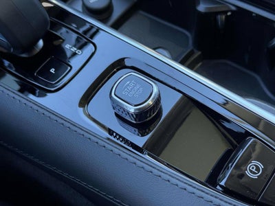 2024 Volvo XC90 B6 Plus Bright Theme