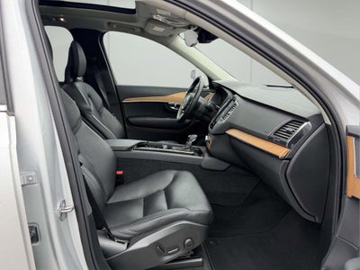 2022 Volvo XC90 T5 Momentum