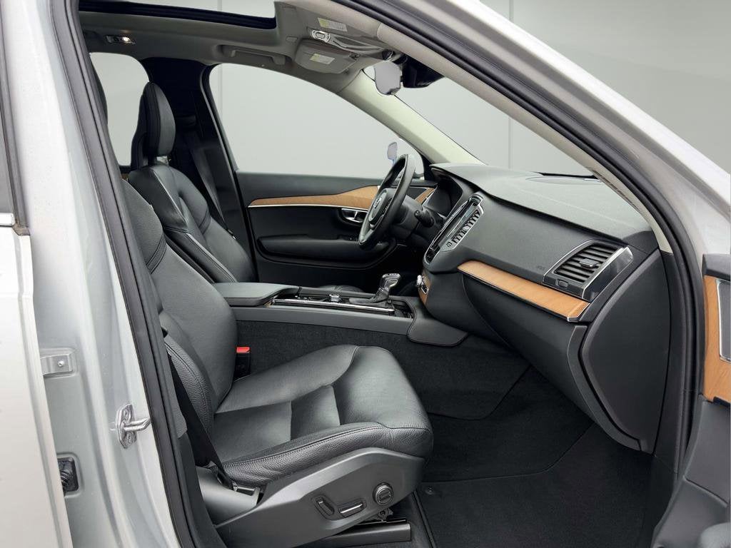 2022 Volvo XC90 T5 Momentum