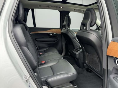 2022 Volvo XC90 T5 Momentum