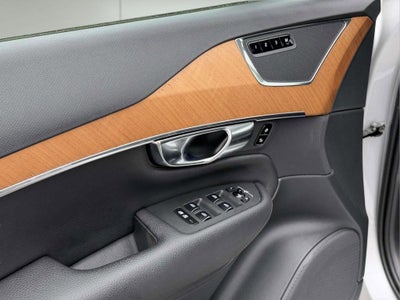 2022 Volvo XC90 T5 Momentum