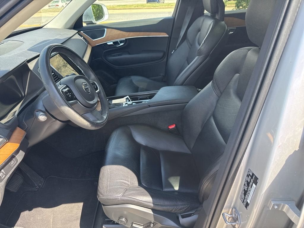 2022 Volvo XC90 T5 Momentum