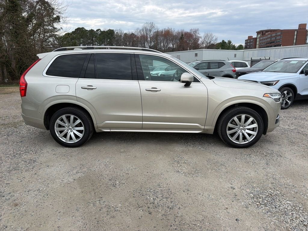 2016 Volvo XC90 T6 Momentum