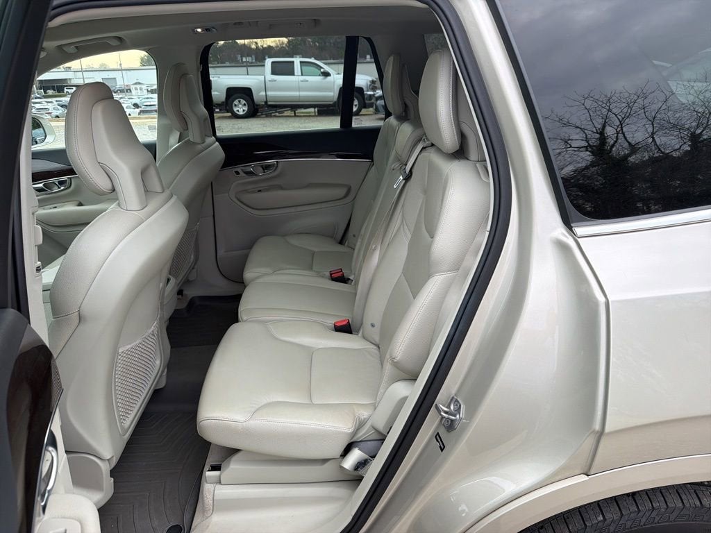 2016 Volvo XC90 T6 Momentum