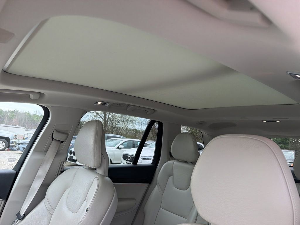 2016 Volvo XC90 T6 Momentum