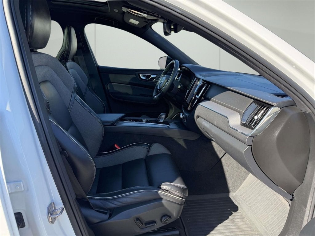 2022 Volvo XC60 Recharge Plug-In Hybrid T8 R-Design