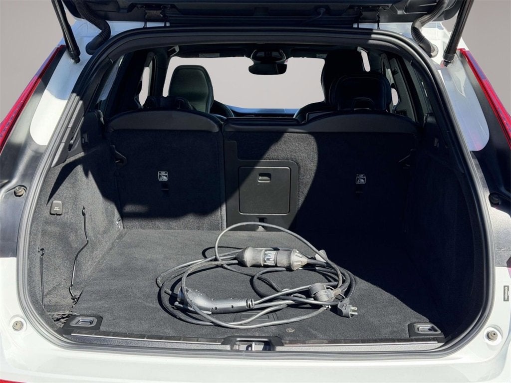 2022 Volvo XC60 Recharge Plug-In Hybrid T8 R-Design