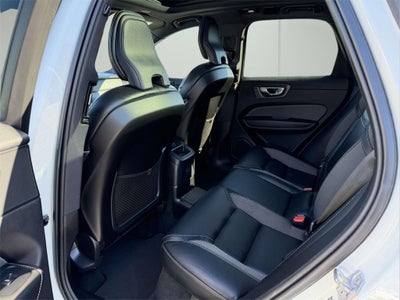 2022 Volvo XC60 Recharge Plug-In Hybrid T8 R-Design