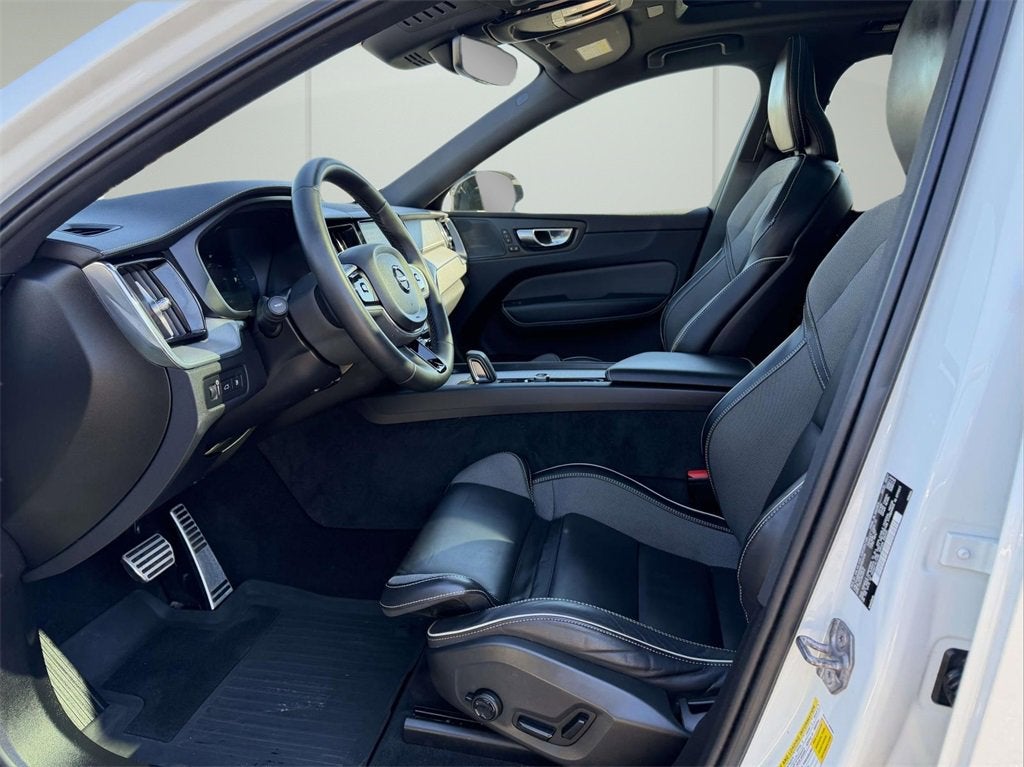 2022 Volvo XC60 Recharge Plug-In Hybrid T8 R-Design