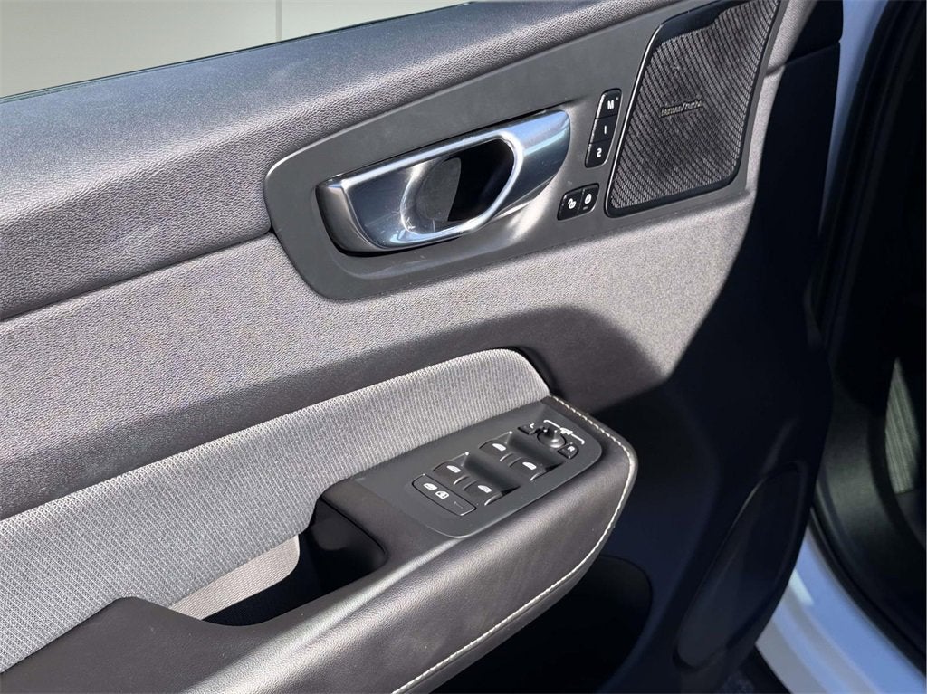 2022 Volvo XC60 Recharge Plug-In Hybrid T8 R-Design