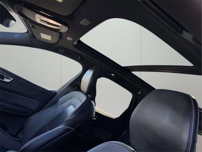 2022 Volvo XC60 Recharge Plug-In Hybrid T8 R-Design