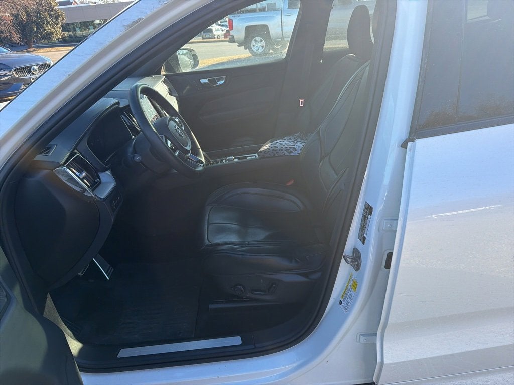 2022 Volvo XC60 Recharge Plug-In Hybrid T8 R-Design