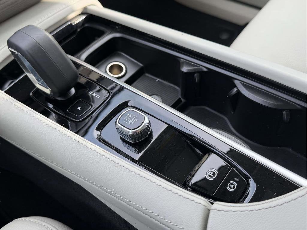 2024 Volvo XC90 Recharge Plug-In Hybrid T8 Plus Bright Theme 7 Passenger