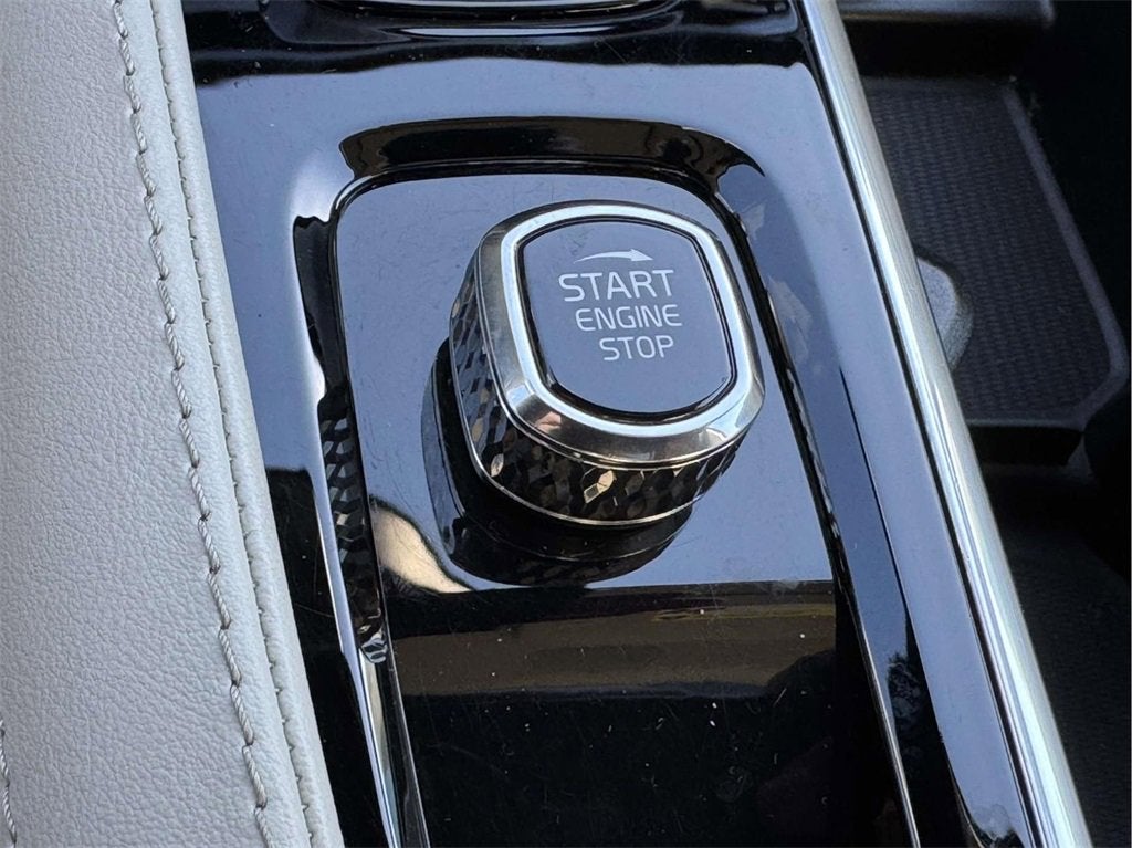 2024 Volvo XC90 Recharge Plug-In Hybrid T8 Plus Bright Theme 7 Passenger