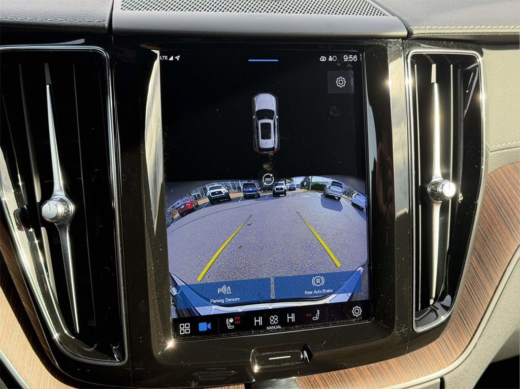 2023 Volvo XC60 B5 Ultimate Bright Theme