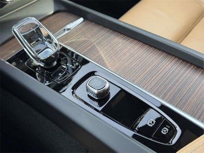 2023 Volvo XC60 B5 Ultimate Bright Theme