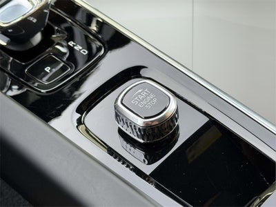 2023 Volvo XC60 B5 Ultimate Bright Theme