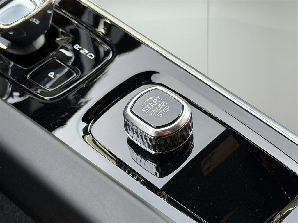 2023 Volvo XC60 B5 Ultimate Bright Theme