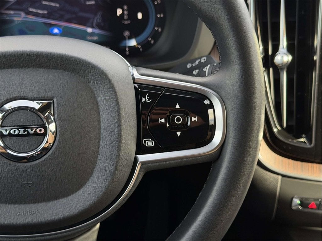 2023 Volvo XC60 B5 Ultimate Bright Theme