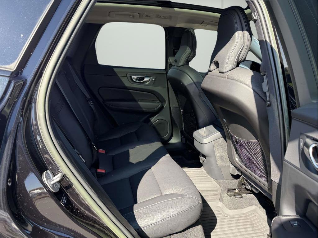 2023 Volvo XC60 B5 Plus Dark Theme