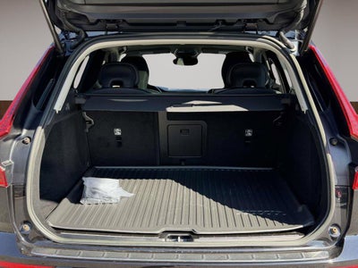 2023 Volvo XC60 B5 Plus Dark Theme