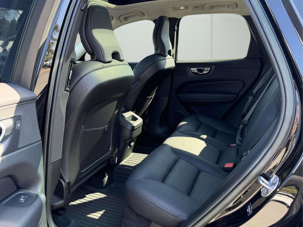 2023 Volvo XC60 B5 Plus Dark Theme