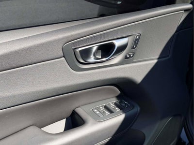 2023 Volvo XC60 B5 Plus Dark Theme