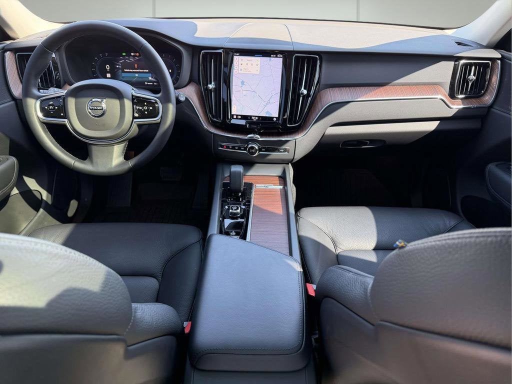 2023 Volvo XC60 B5 Plus Dark Theme
