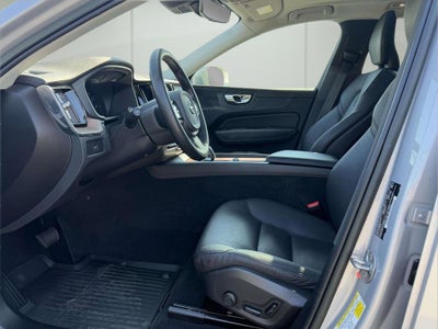 2023 Volvo XC60 B5 Plus Bright Theme
