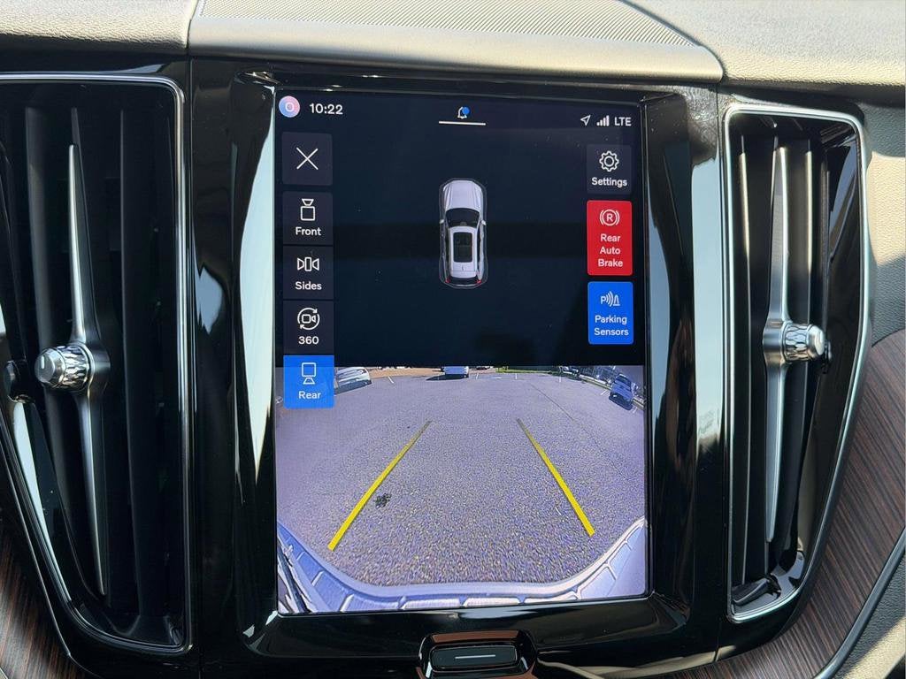 2023 Volvo XC60 B5 Plus Bright Theme