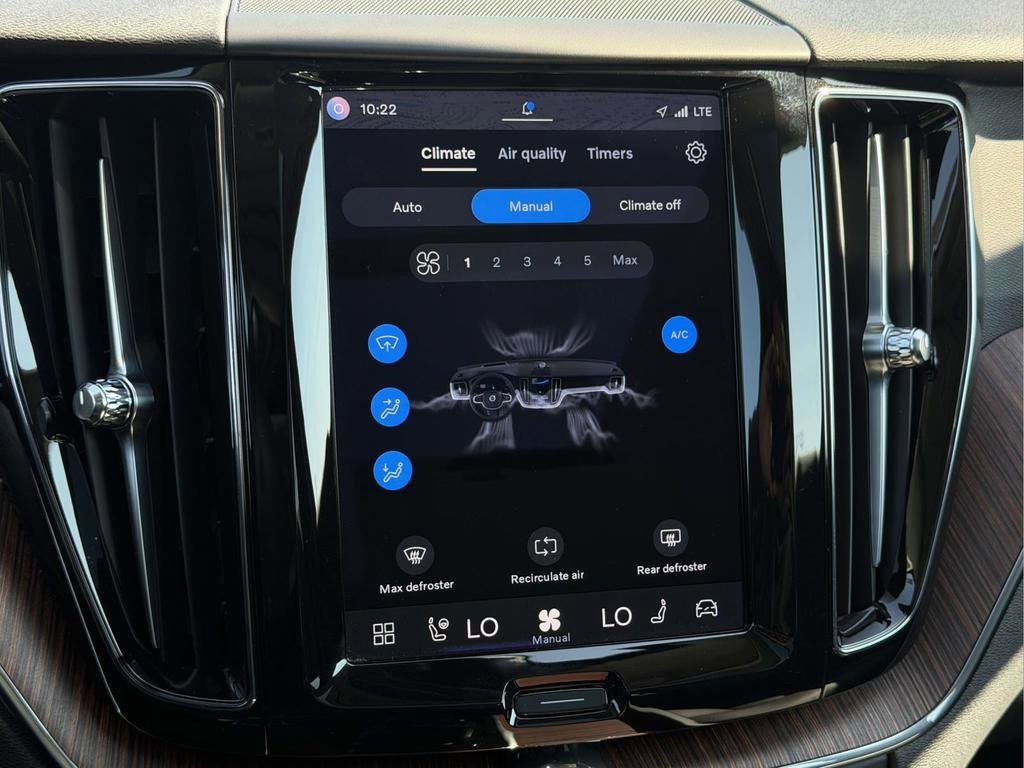 2023 Volvo XC60 B5 Plus Bright Theme