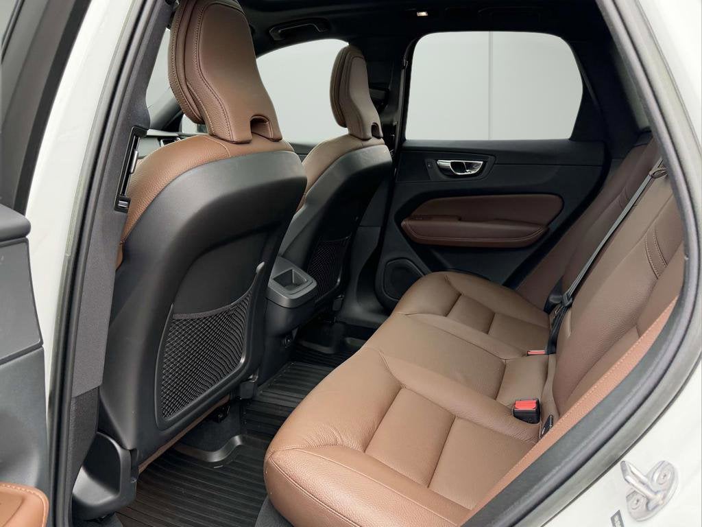2023 Volvo XC60 B5 Plus Dark Theme