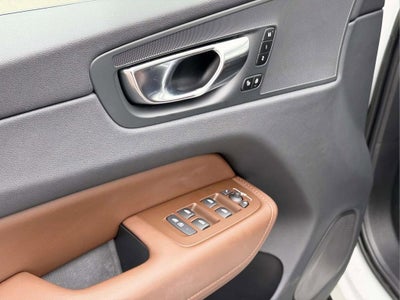 2023 Volvo XC60 B5 Plus Dark Theme