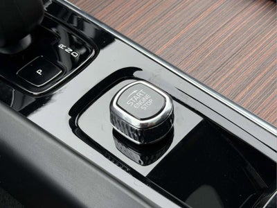 2023 Volvo XC60 B5 Plus Dark Theme