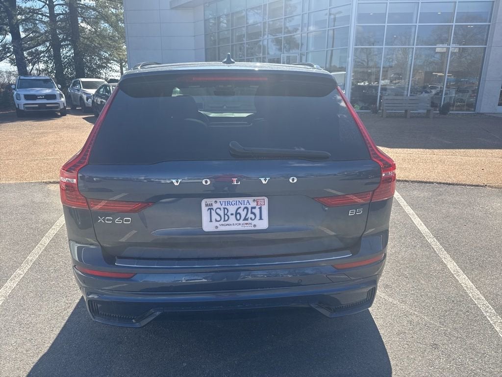 2023 Volvo XC60 B5 Ultimate Dark Theme