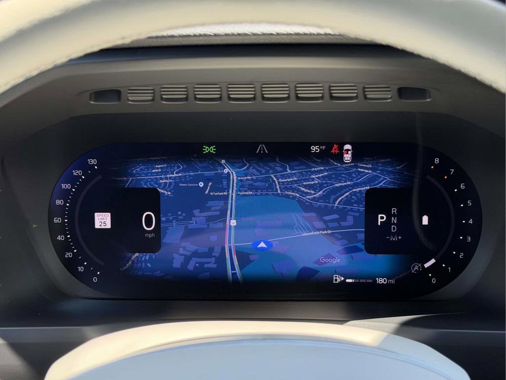2024 Volvo XC90 B5 Plus