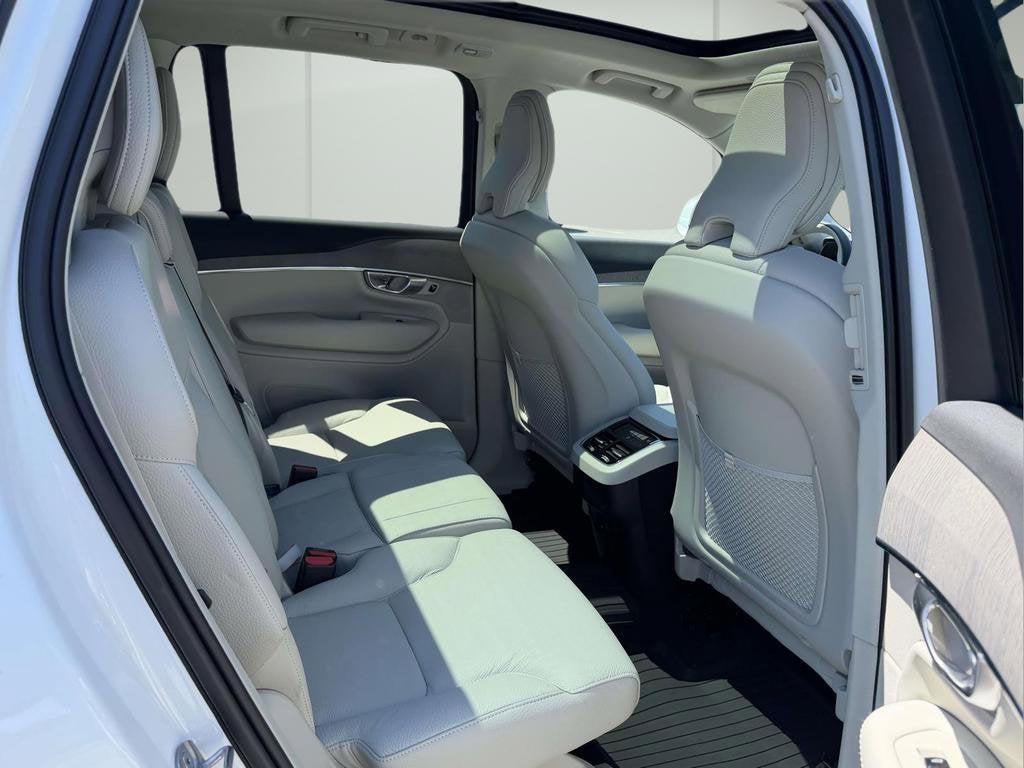 2024 Volvo XC90 B5 Plus