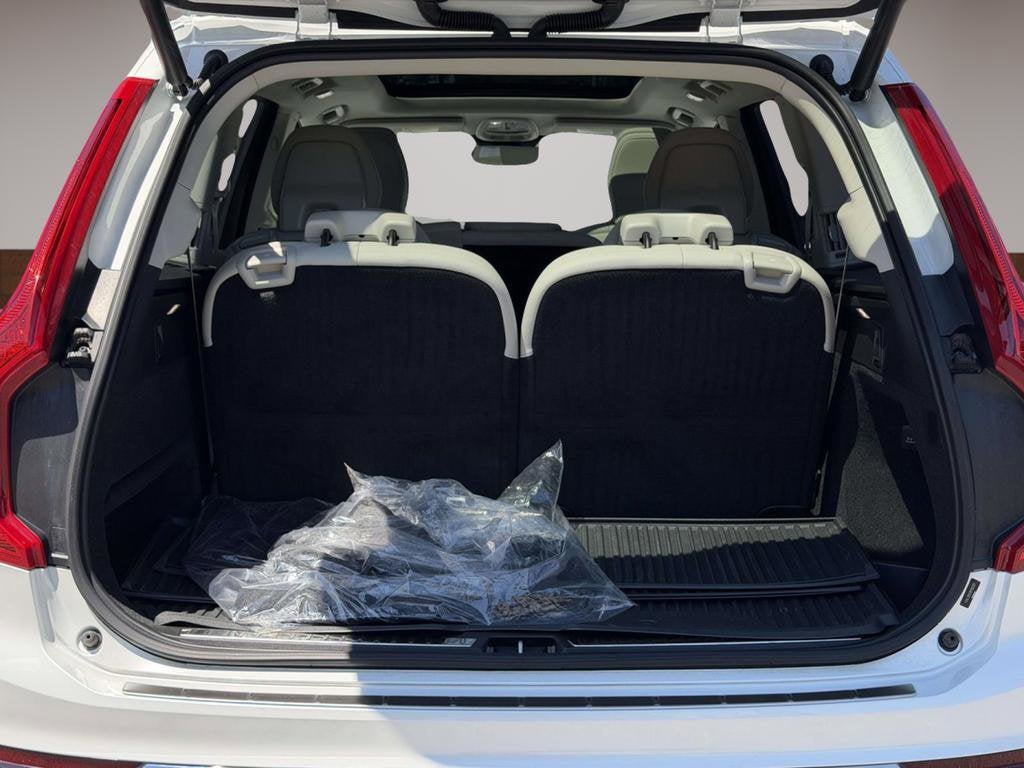 2024 Volvo XC90 B5 Plus